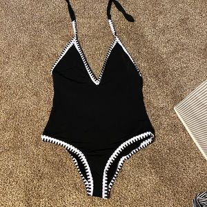 3/$25 ⭐️ Black one piece swimsuit